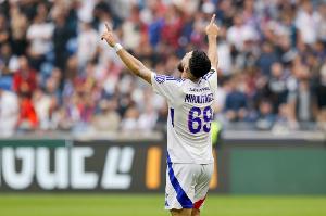 记者：米卡乌塔泽2500万欧＋500万欧加盟黄潜，预计今晚达成协议