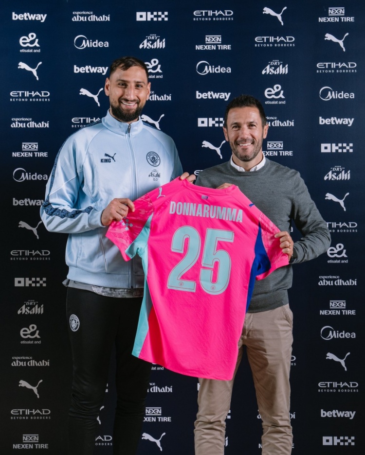 bob半岛体育官网-门将强援！曼城社媒晒多纳鲁马亮相照片：他来了🤩