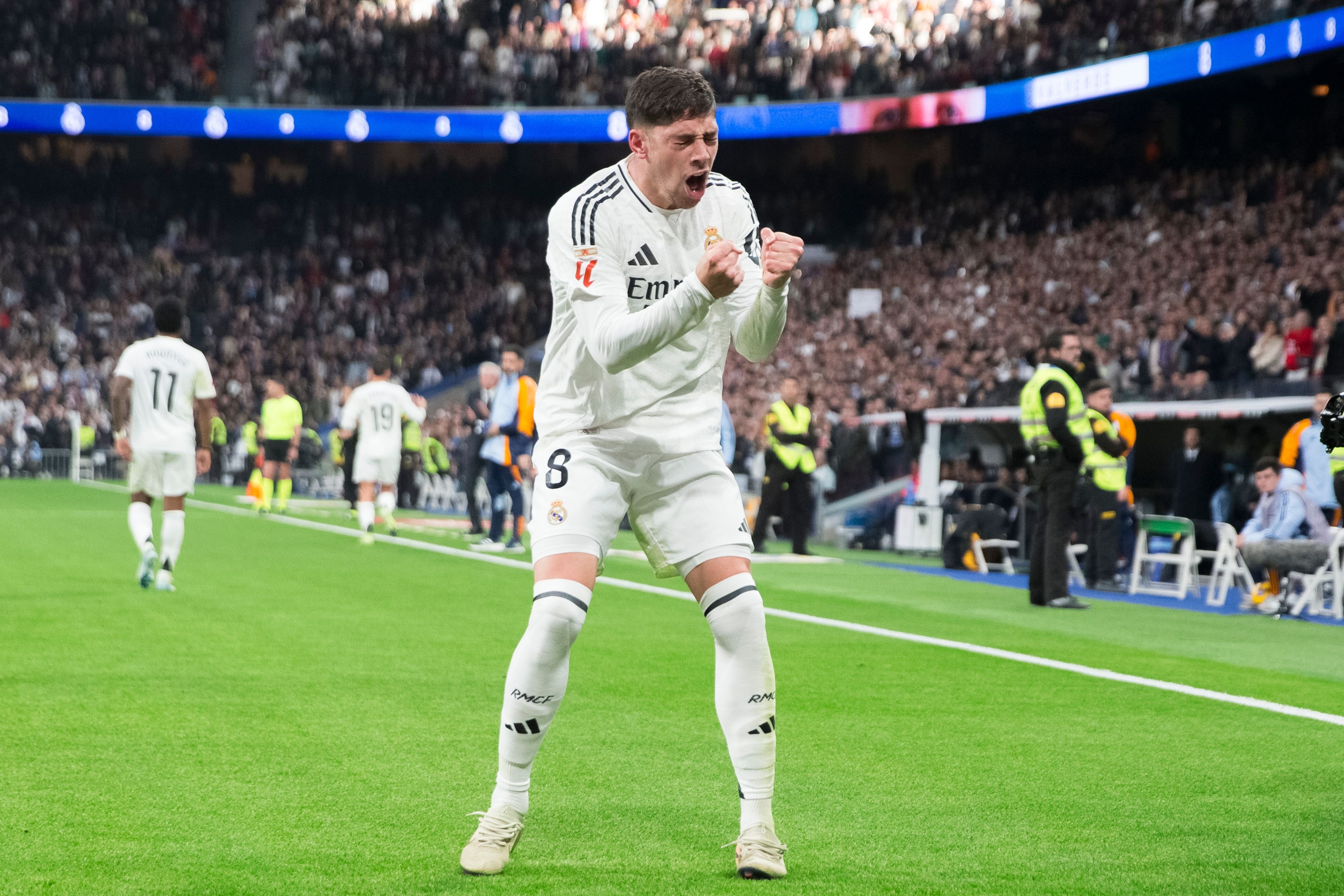 bob半岛体育平台-巴尔韦德是欧冠淘汰赛对瓜帅球队帽子戏法第二人，上一位是姆巴佩